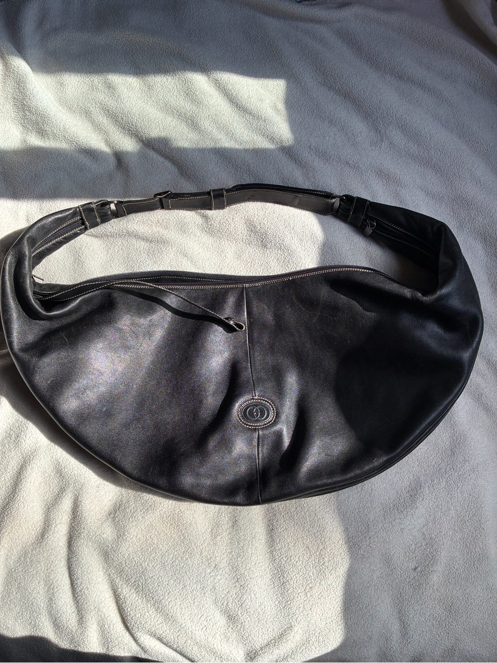 Black Leather Gucci Shoulder Hobo Bag - Circular Logo Accent